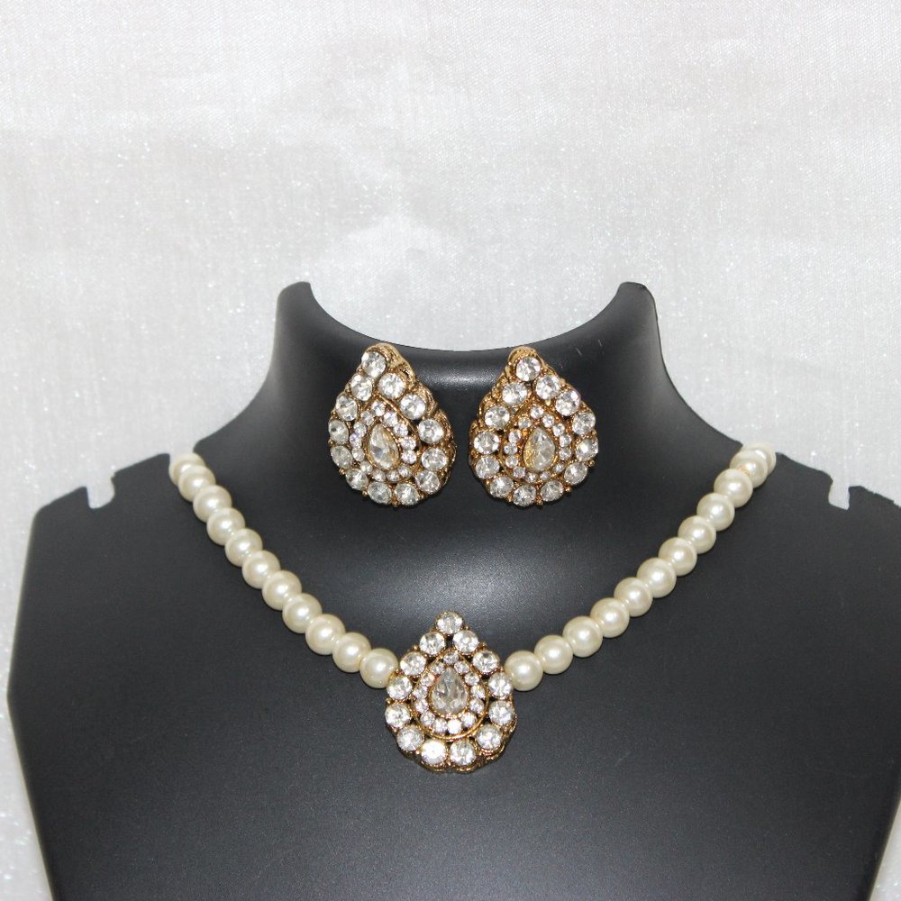 White Pearl Kundan Jewellery Set - Picture 1 of 1